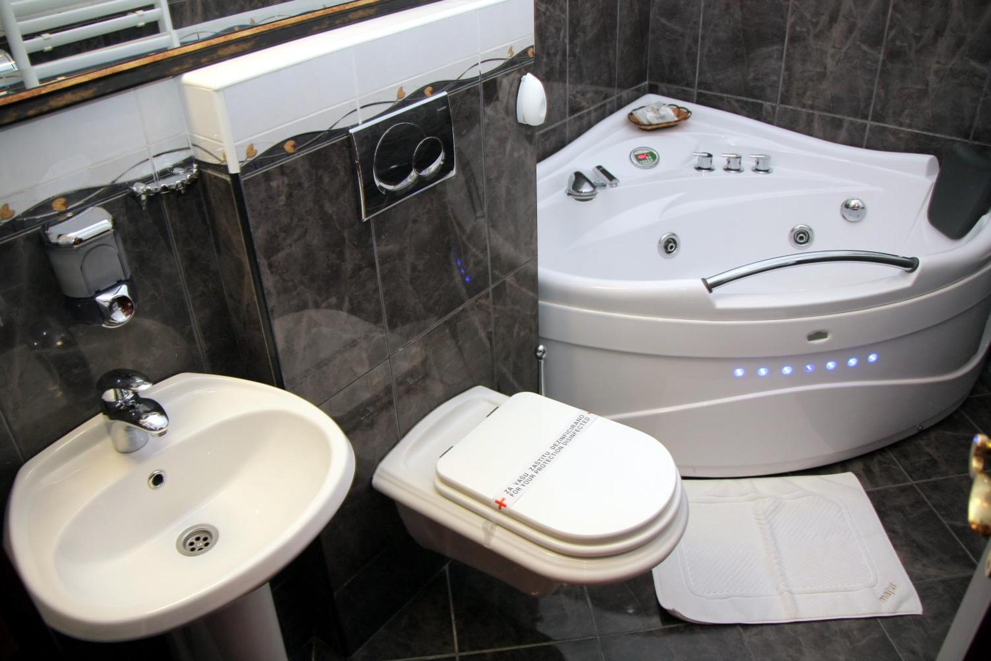 Hotel Villa Majur Subotica Bagian luar foto