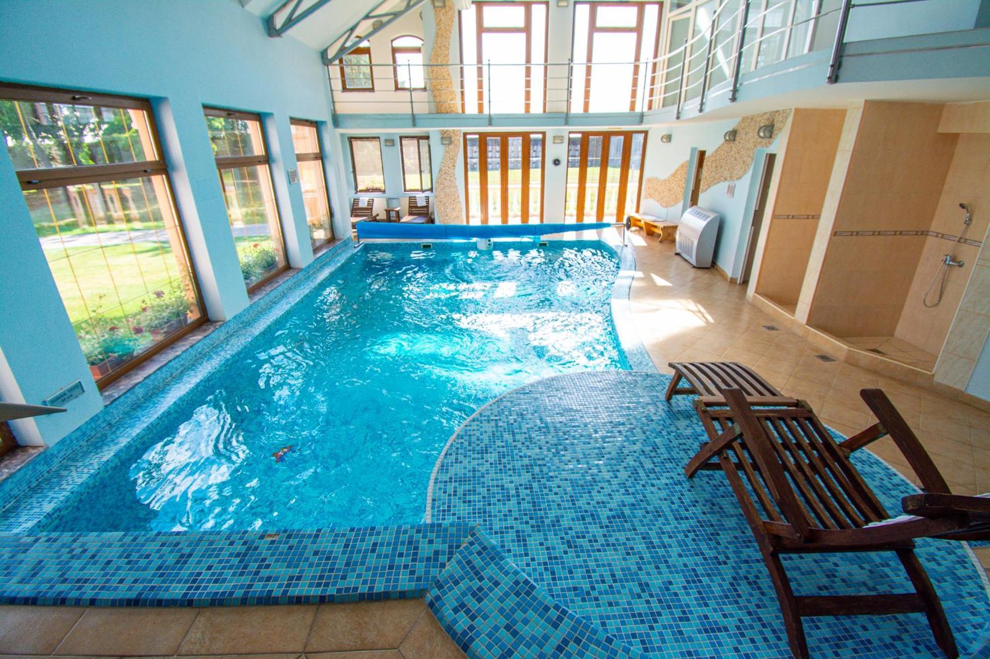 Hotel Villa Majur Subotica Bagian luar foto