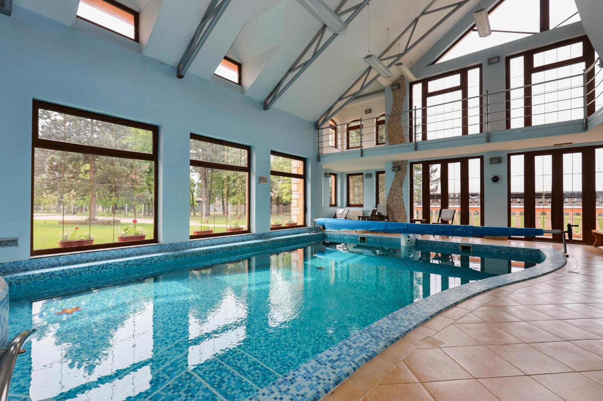 Hotel Villa Majur Subotica Bagian luar foto
