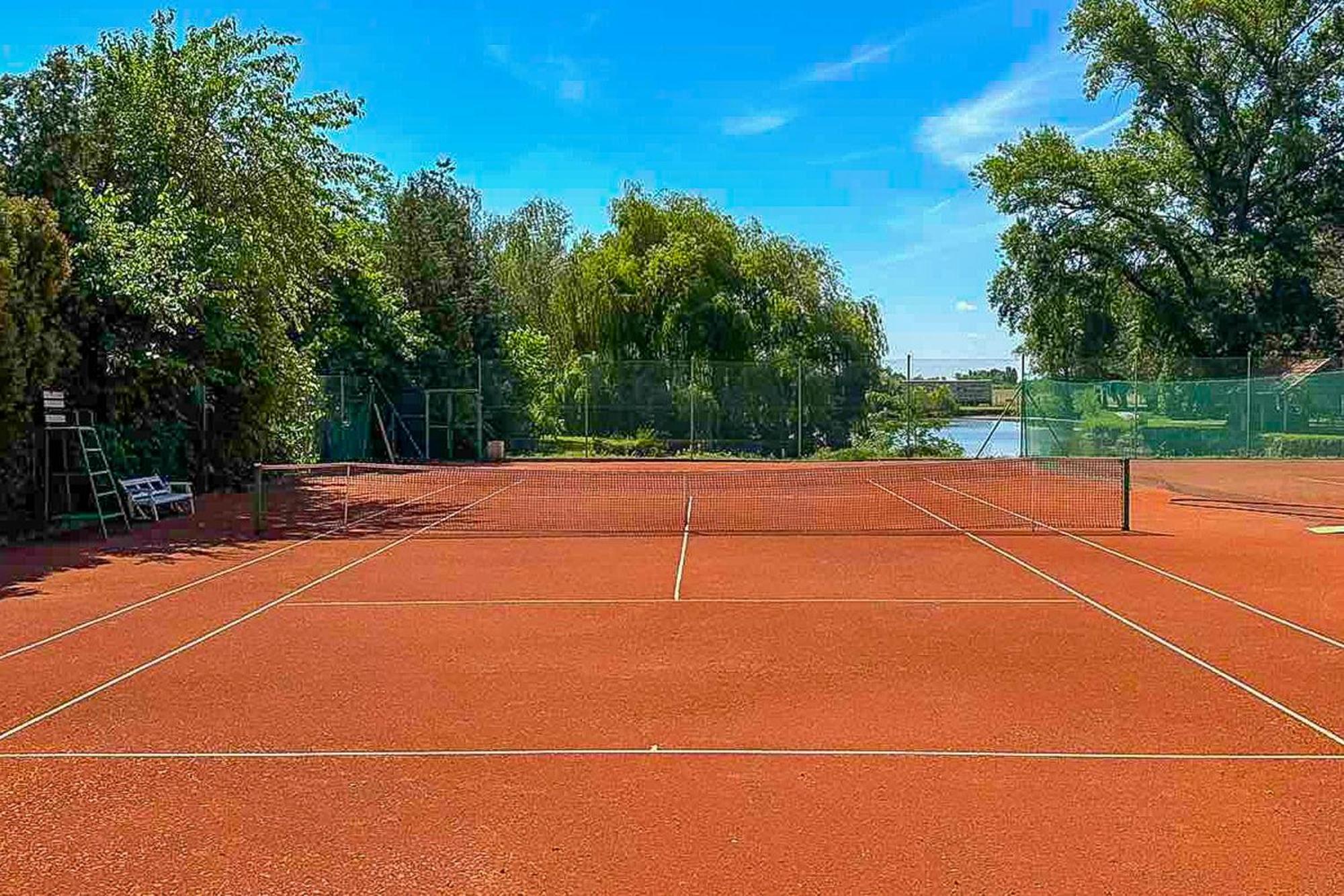 Hotel Villa Majur Subotica Bagian luar foto