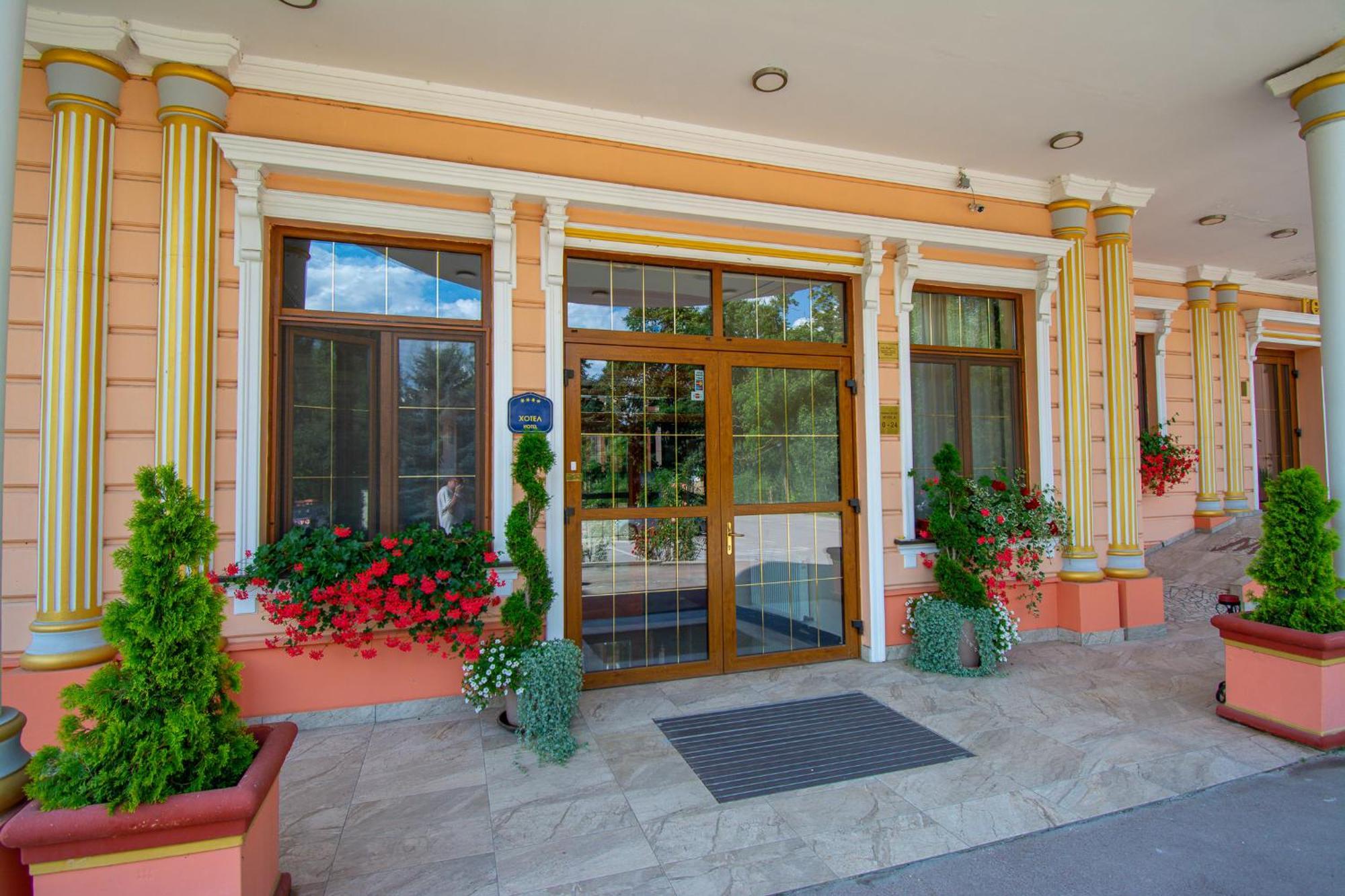 Hotel Villa Majur Subotica Bagian luar foto