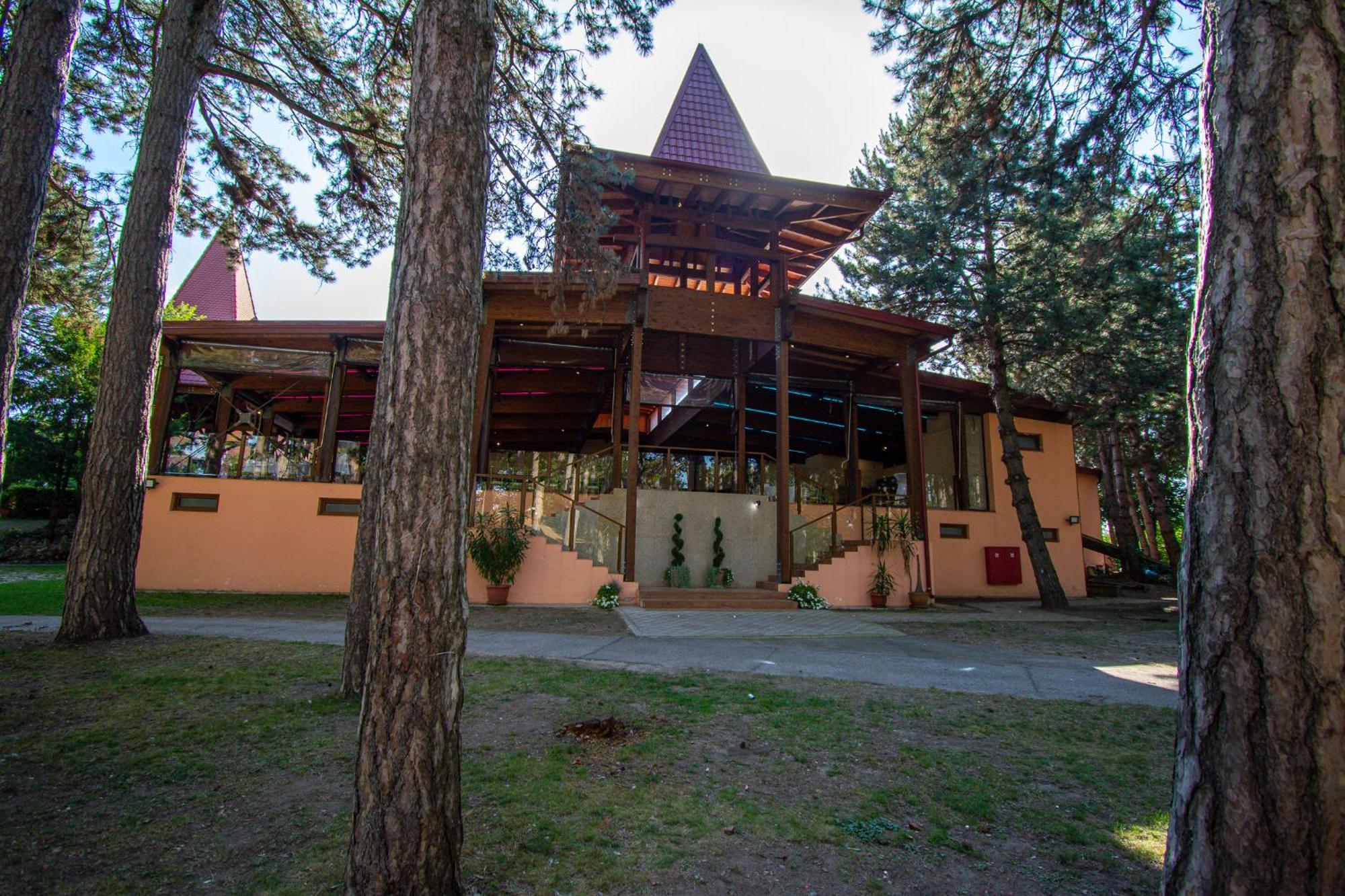 Hotel Villa Majur Subotica Bagian luar foto