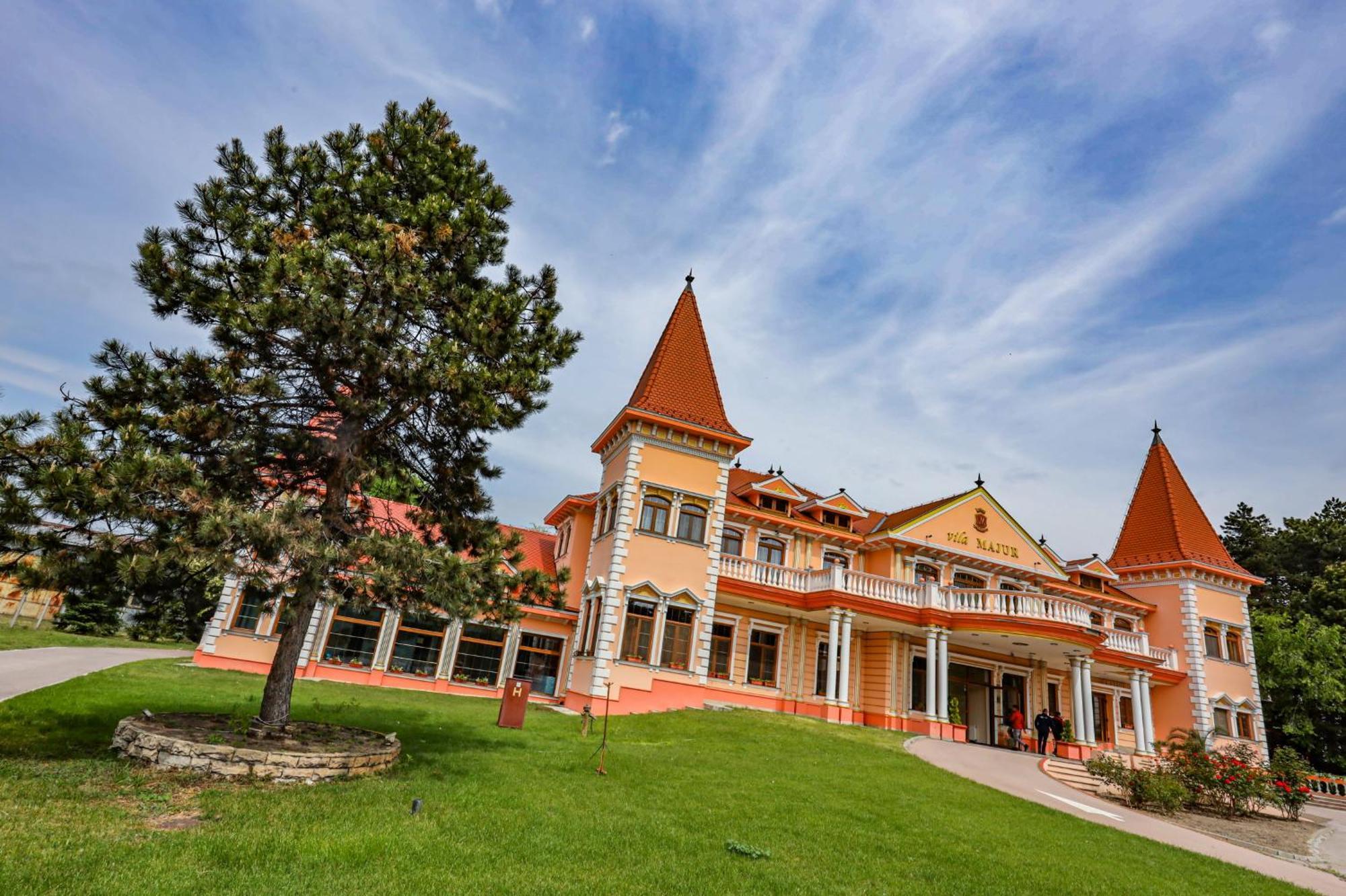 Hotel Villa Majur Subotica Bagian luar foto