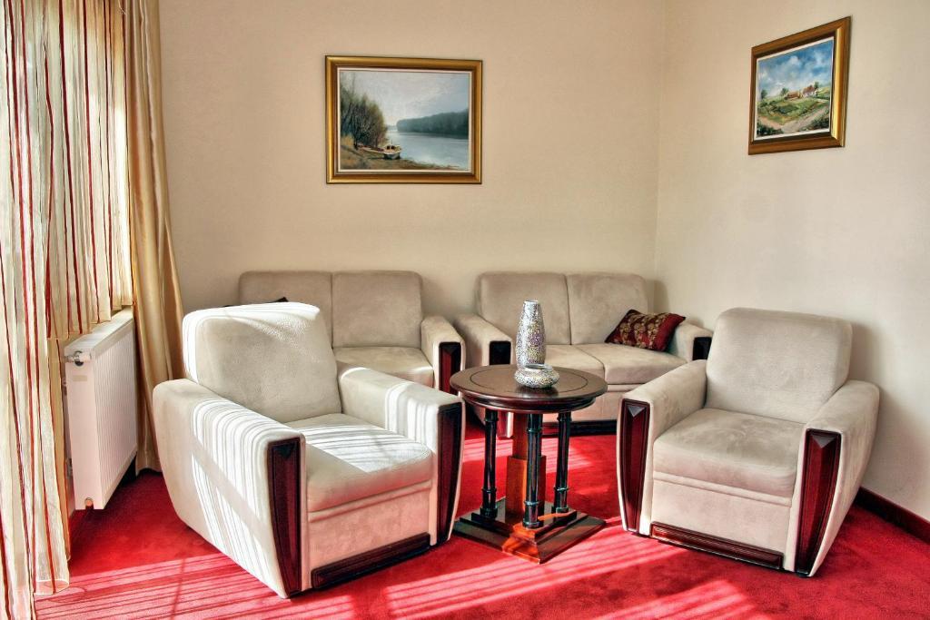 Hotel Villa Majur Subotica Bagian luar foto
